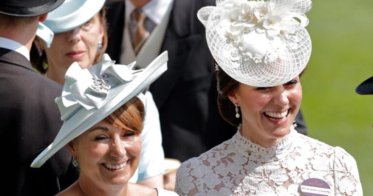 Carole Middleton Has Been By Kate Middletons Side During Private Cancer Battle Source 1