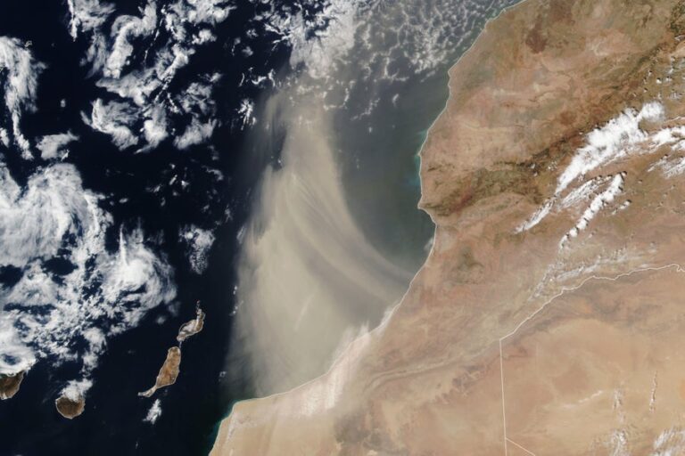 saharan dust over the atlantic ocean