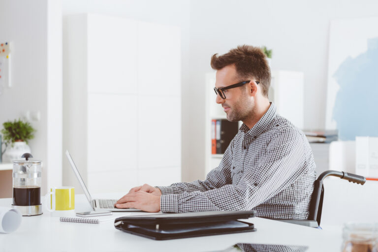 gettyimages man who uses wheelchair at computer