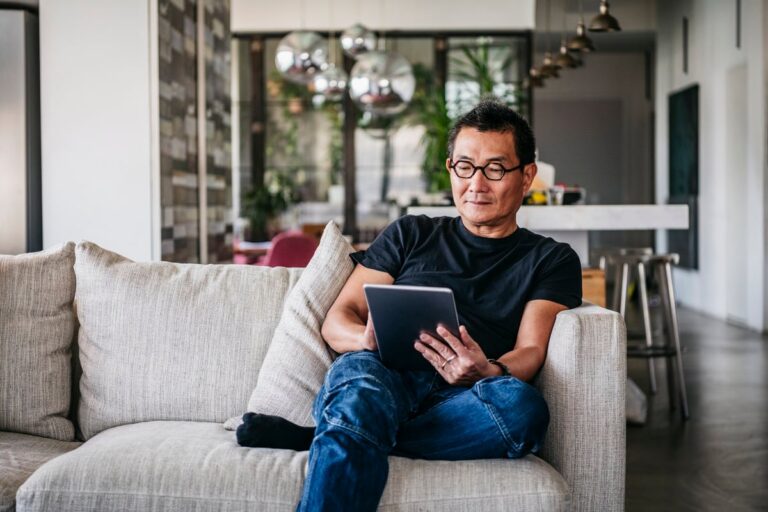 man on couch with tablet FFkBeEk