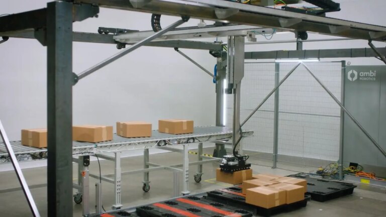 4 this warehouse robot uses ai to play real life tetris to handle more than ever before