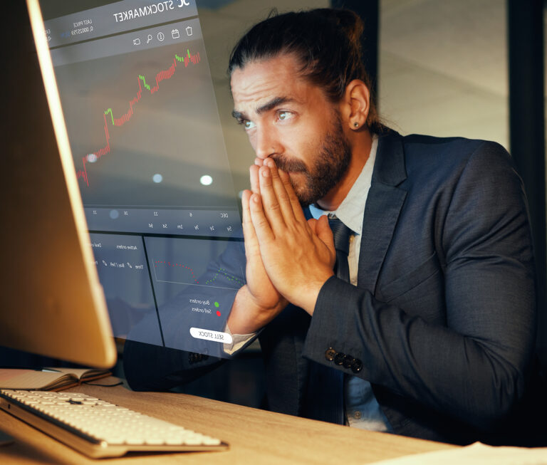 viewing stock charts on laptop 1433587895