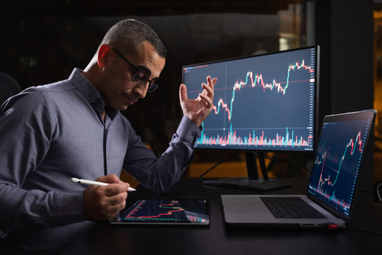 investor worried bearish chart screen 1787688311